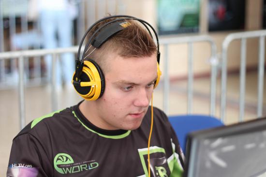 资讯全网寻找对面视角 我很想知道当时他看到了什么