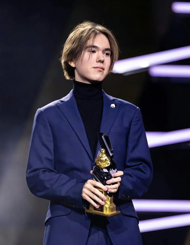 Complexity在BLAST Premier Fall Groups 2024的A组败者组决赛中击败了 Heroic 。